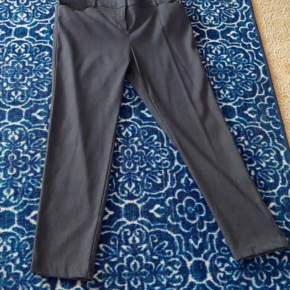 Van Heusen slacks Iike new.